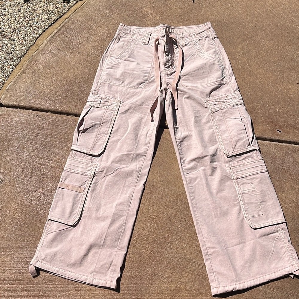 American Eagle Women’s Size 4 short Cargo